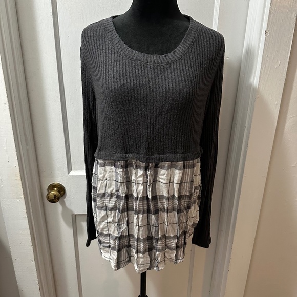 a glow Tops - a glow Grey Waffle and Plaid Long Sleeve Maternity Top in XL